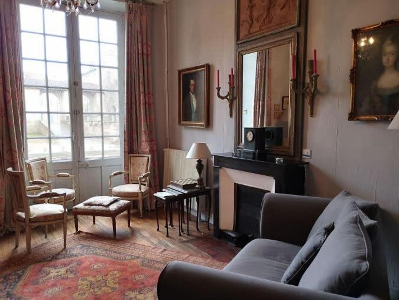 Villa Barabans Tower Cluny Abbay Extérieur photo